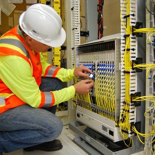 fiber-optic-engineer1179017082